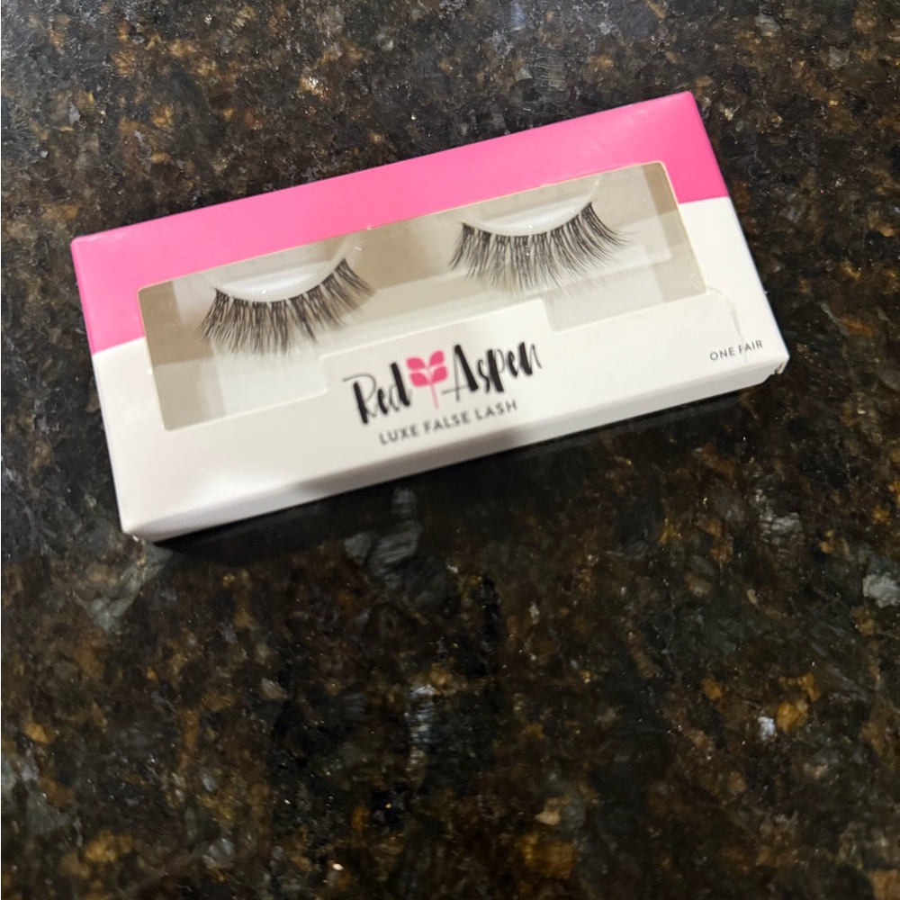 Red Aspen Kathy Luxe False Lashes - Black